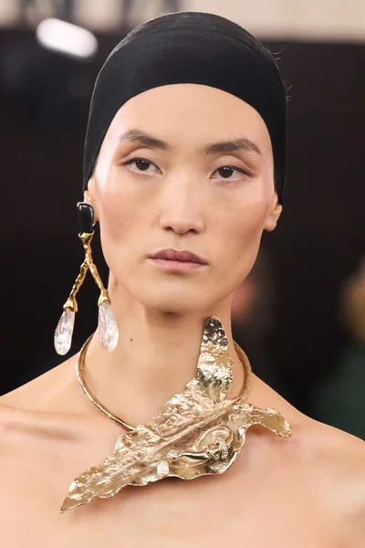 Look 18